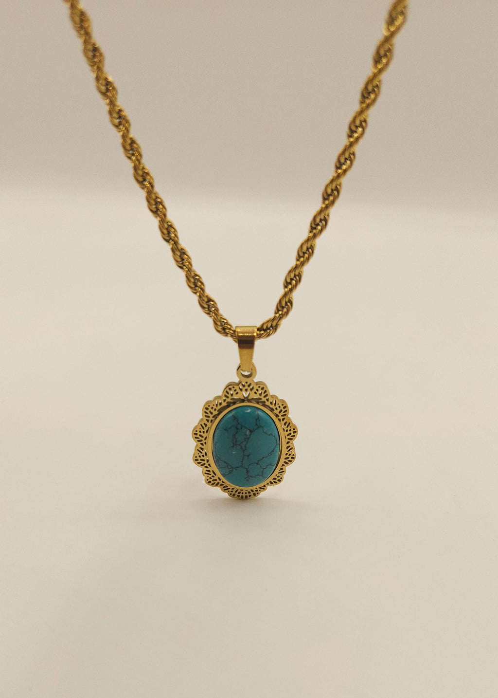 The Nostalgia Oval Pendant