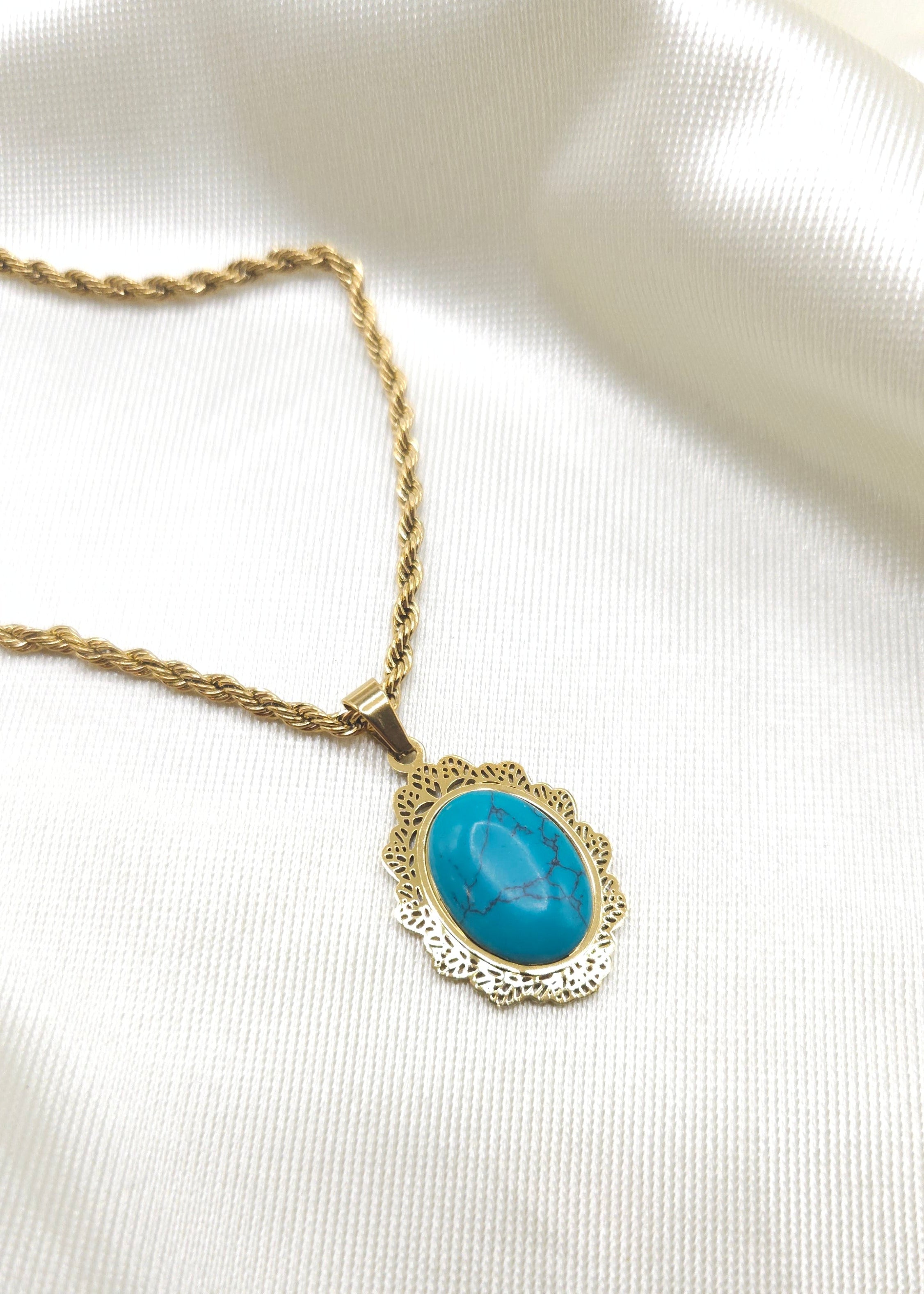 The Nostalgia Oval Pendant