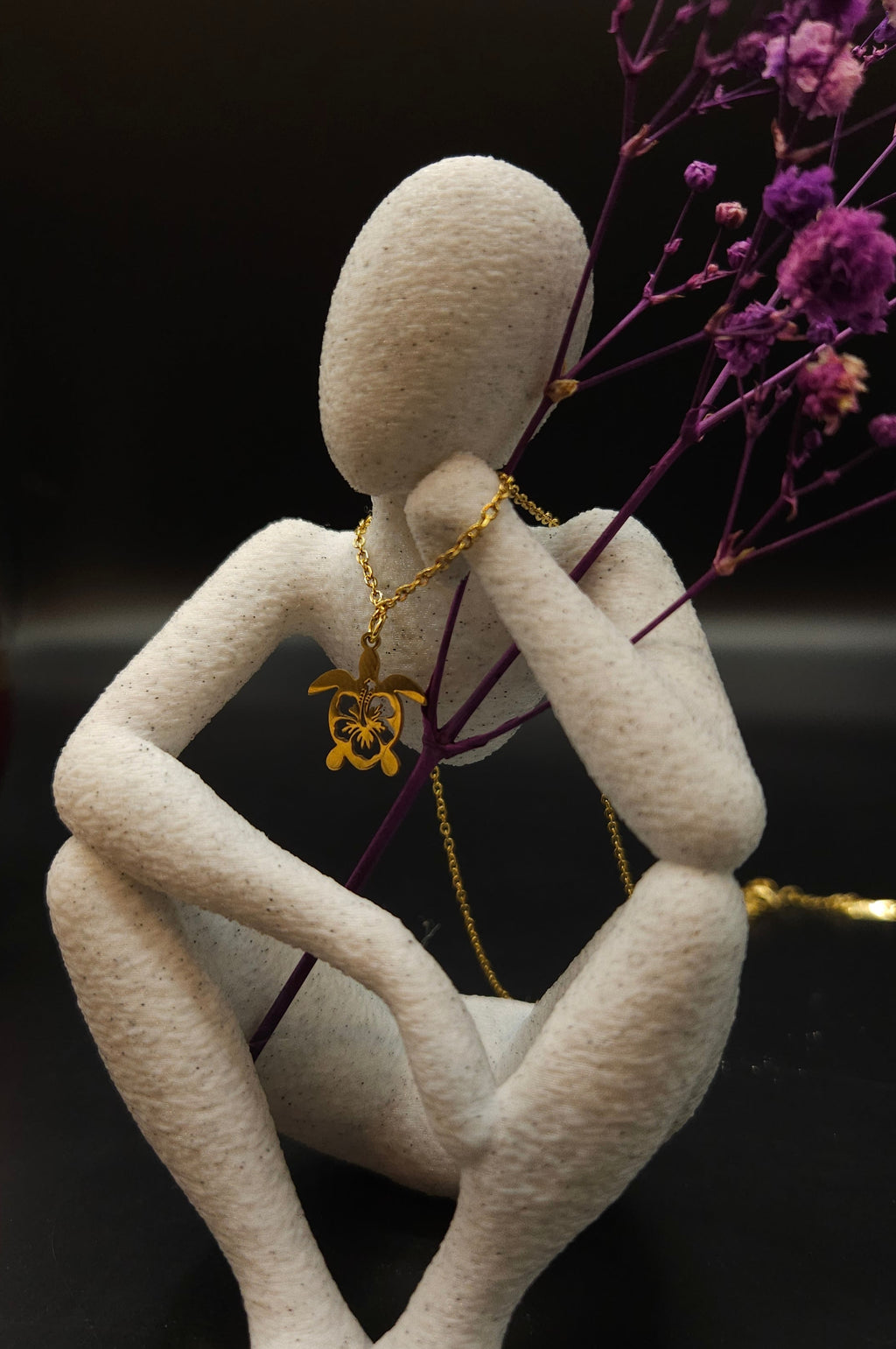 Maris Hibiscus: سِحر المحيط بين يديكِ! 🌊🌺✨