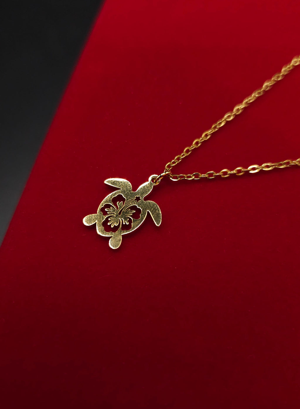 Maris Hibiscus: سِحر المحيط بين يديكِ! 🌊🌺✨