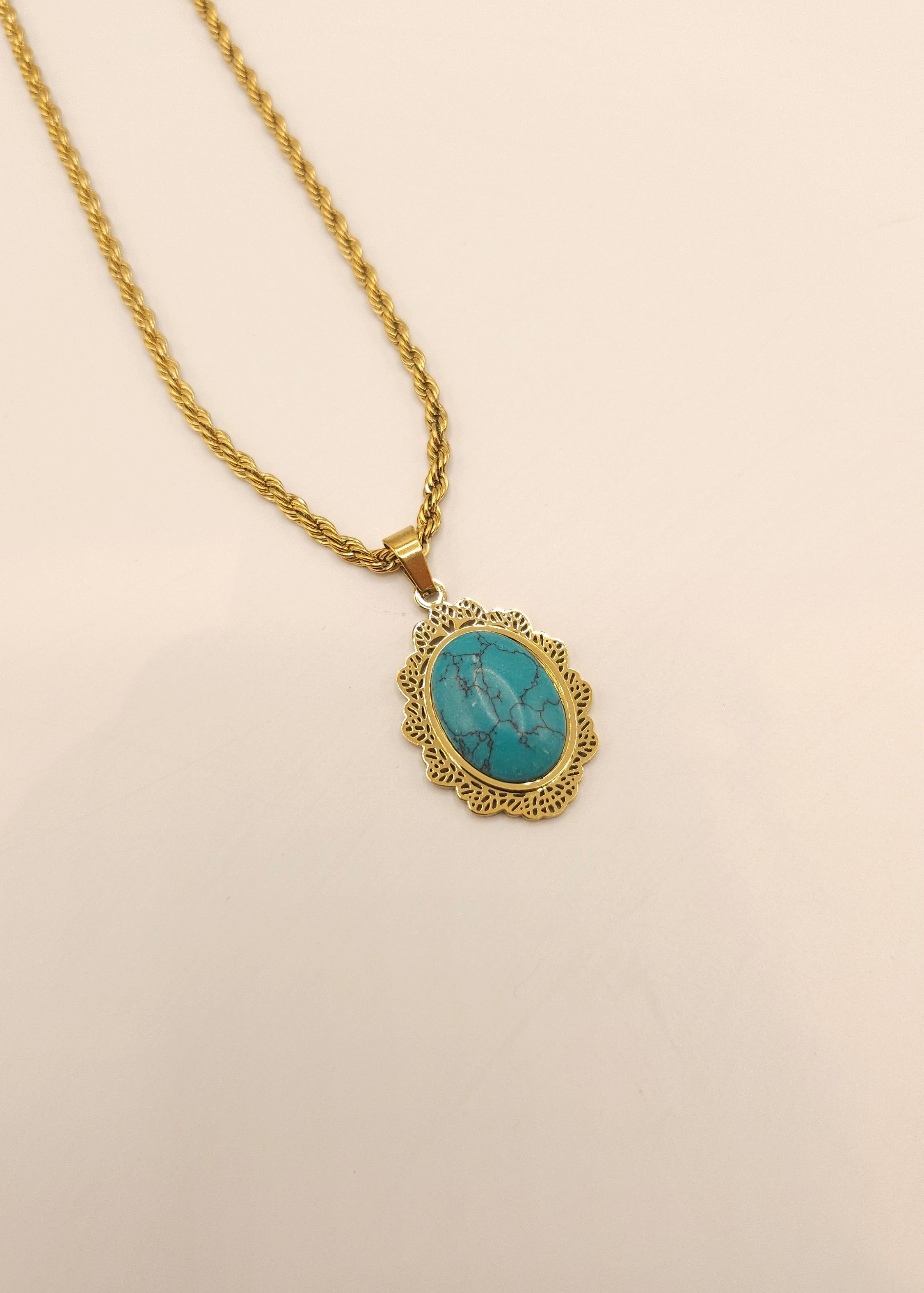 The Nostalgia Oval Pendant