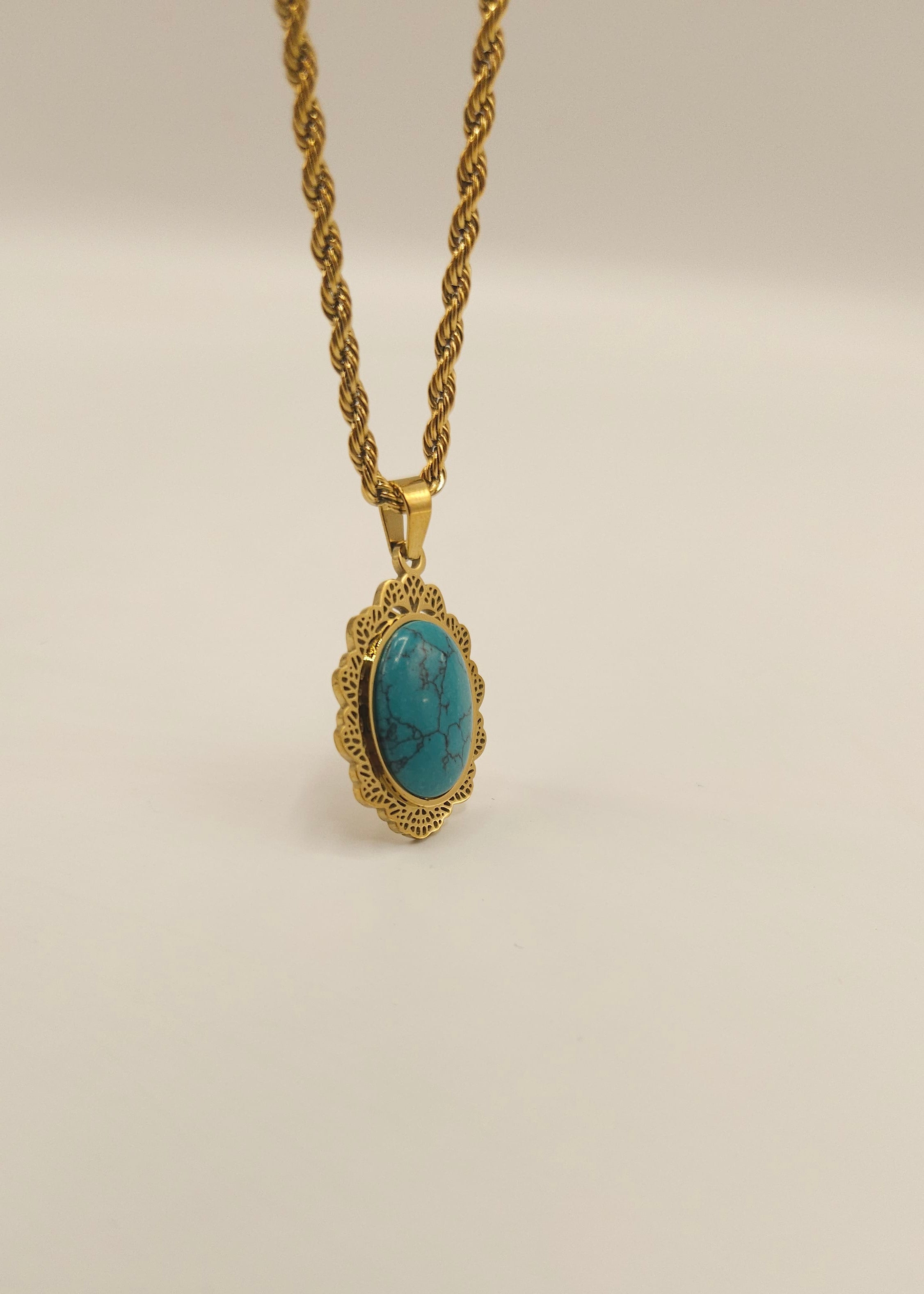 The Nostalgia Oval Pendant